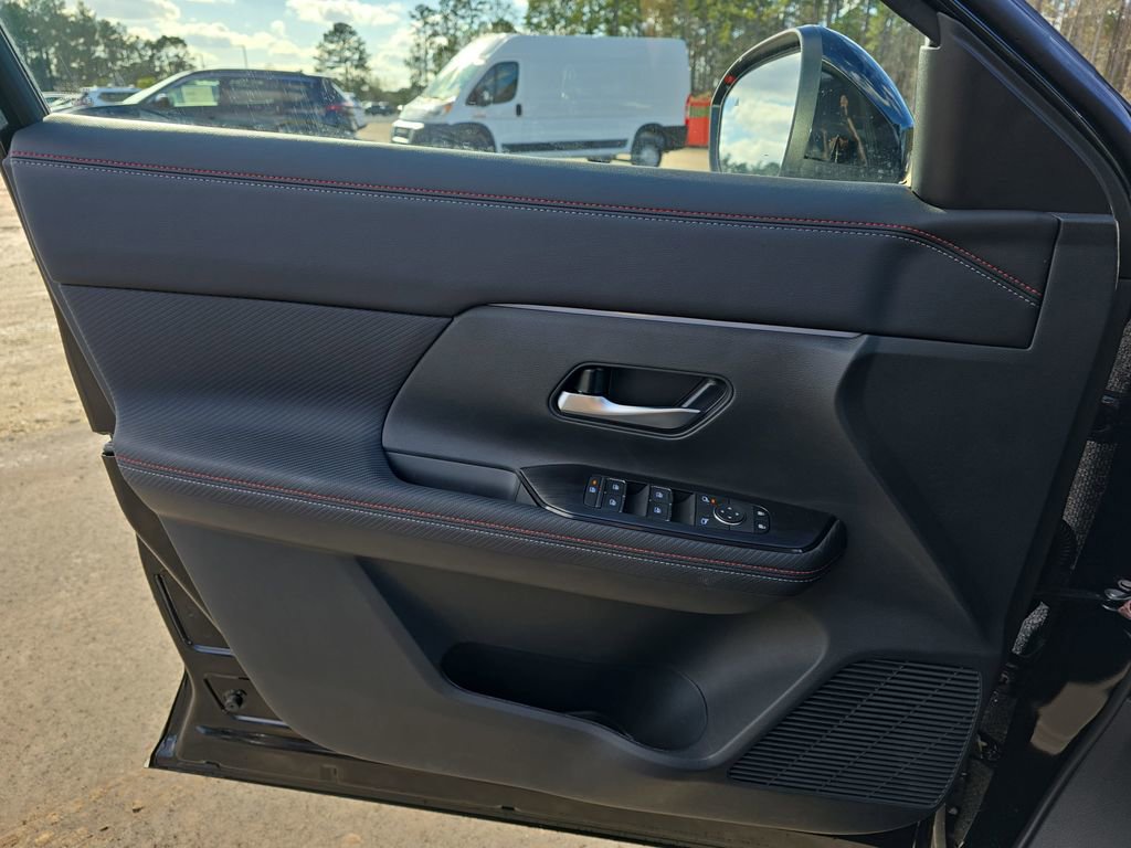 New 2026 Nissan Kicks SR FWD image 30