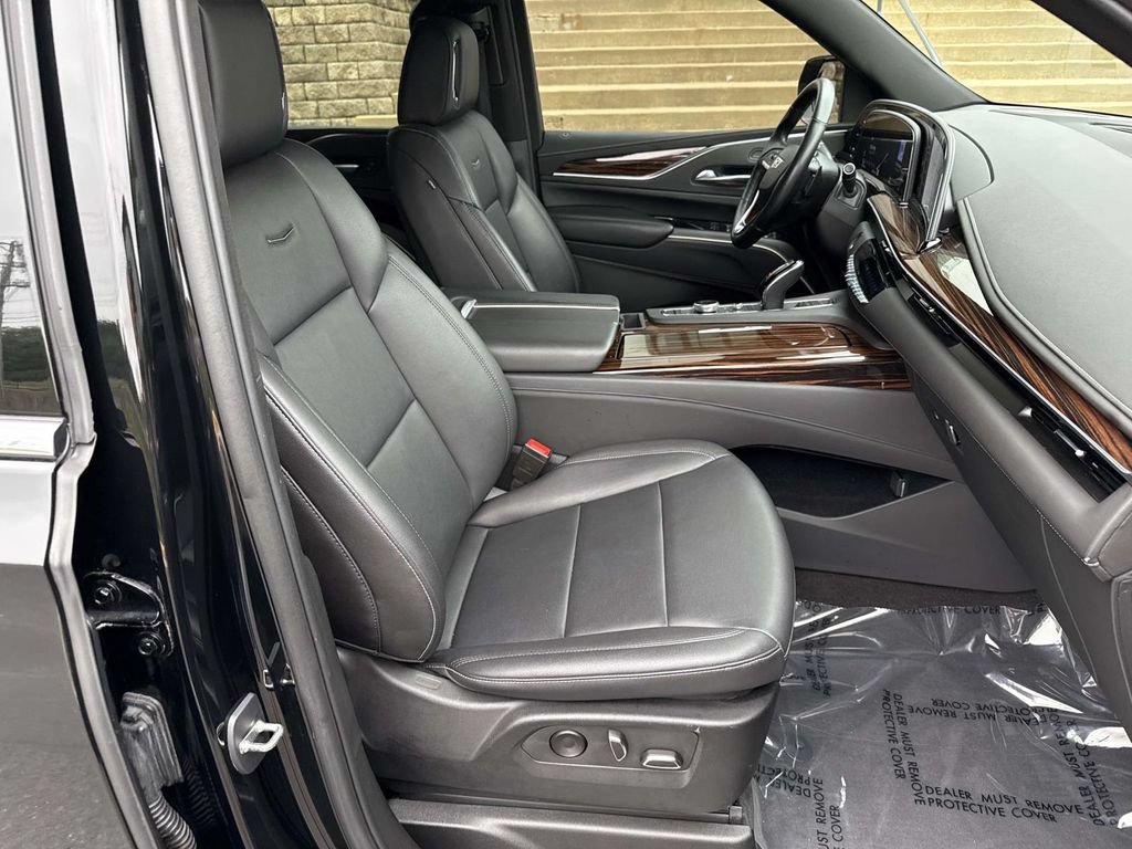Used 2023 Cadillac Escalade ESV Luxury RWD image 7