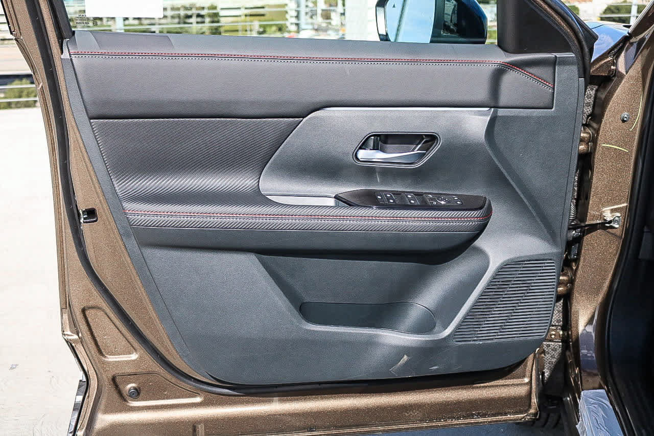 New 2026 Nissan Kicks SR FWD image 37