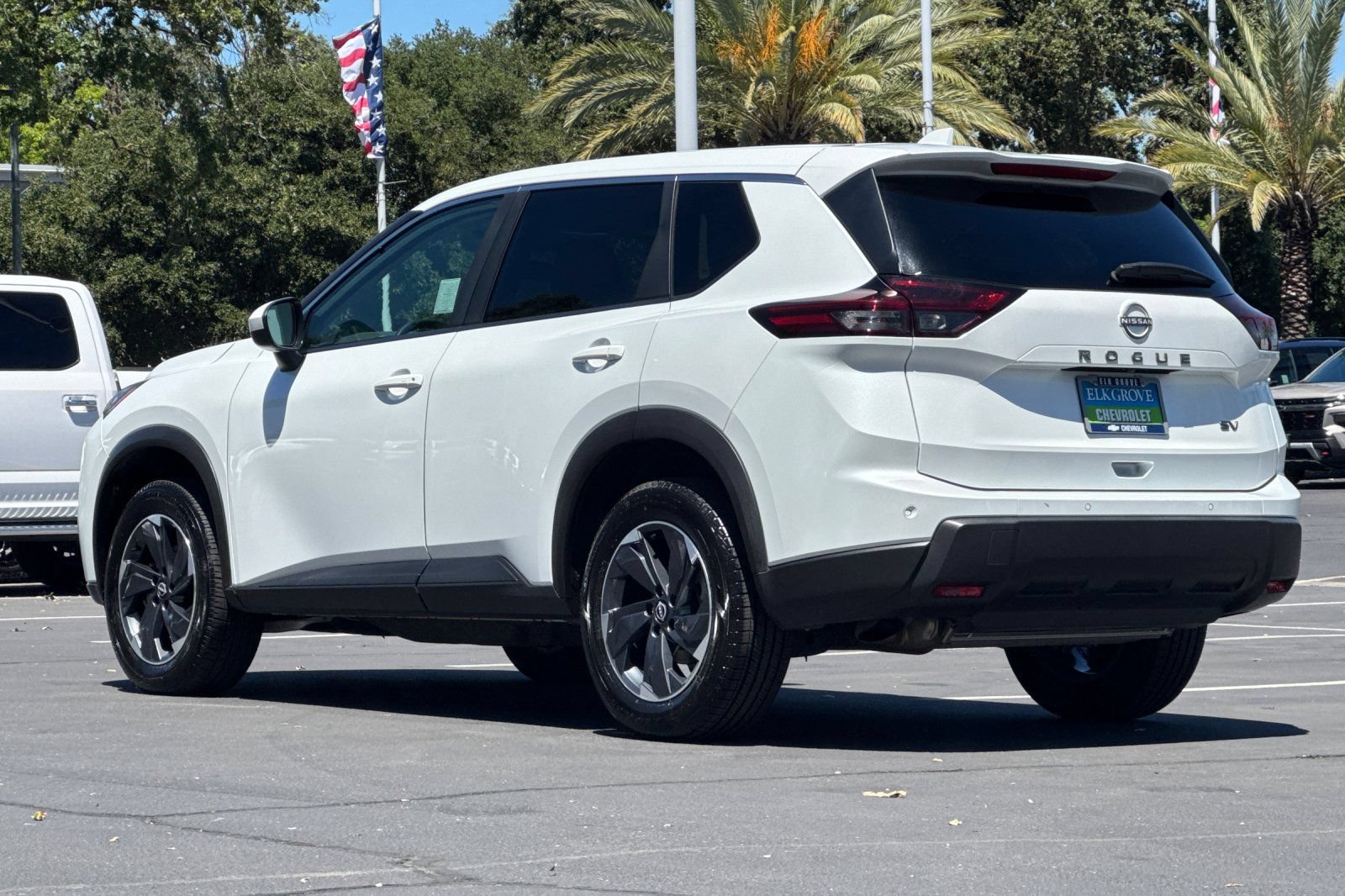 Used 2024 Nissan Rogue SV FWD image 5