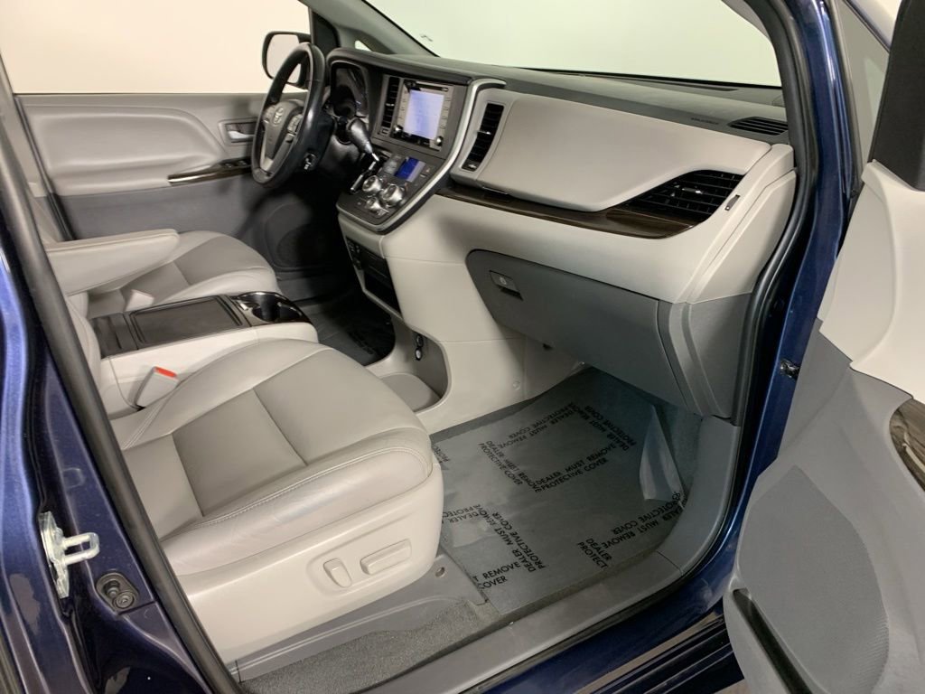 Used 2020 Toyota Sienna XLE FWD image 41