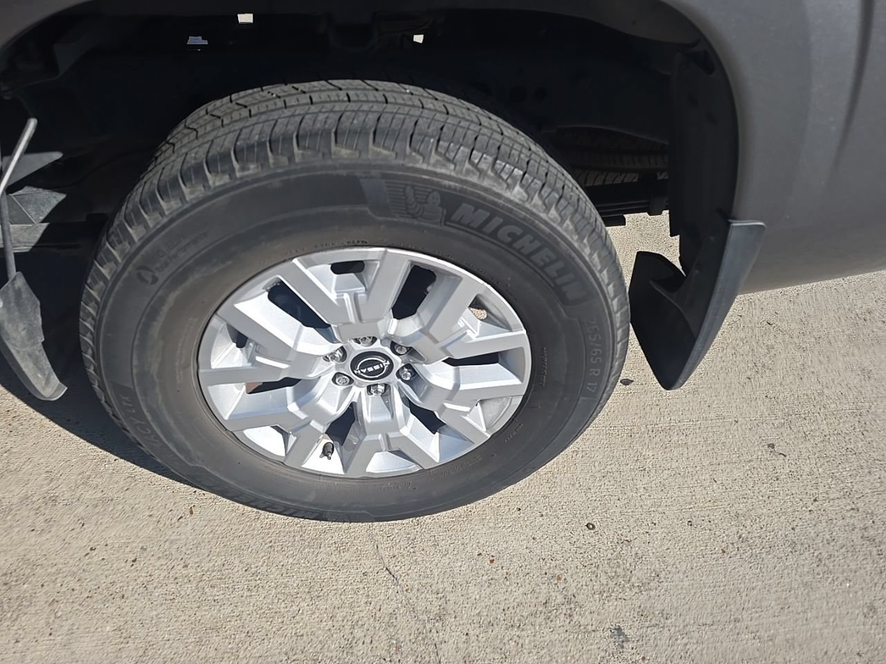 Used 2022 Nissan Frontier SV RWD image 8