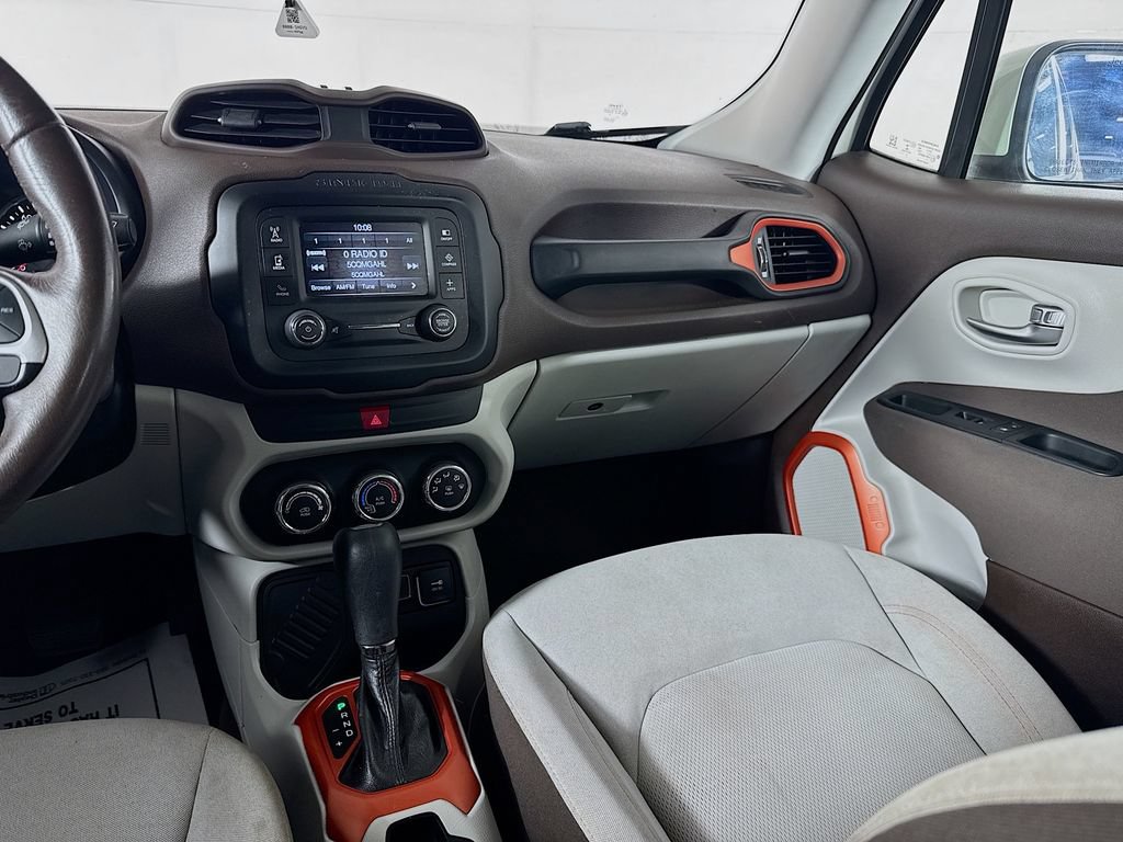Used 2017 Jeep Renegade Latitude FWD image 26