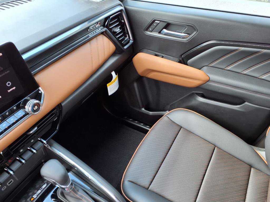 New 2025 GMC Canyon AT4 w/ Nightfall Edition image 15