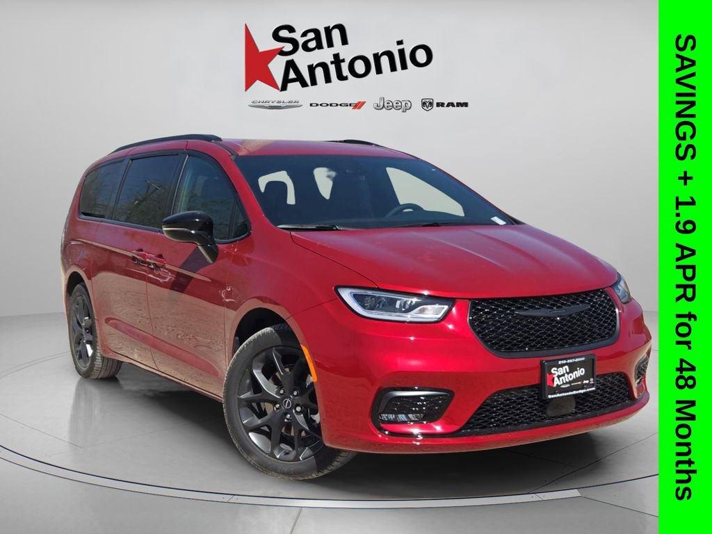 New 2026 Chrysler Pacifica Select w/ S Appearance Package