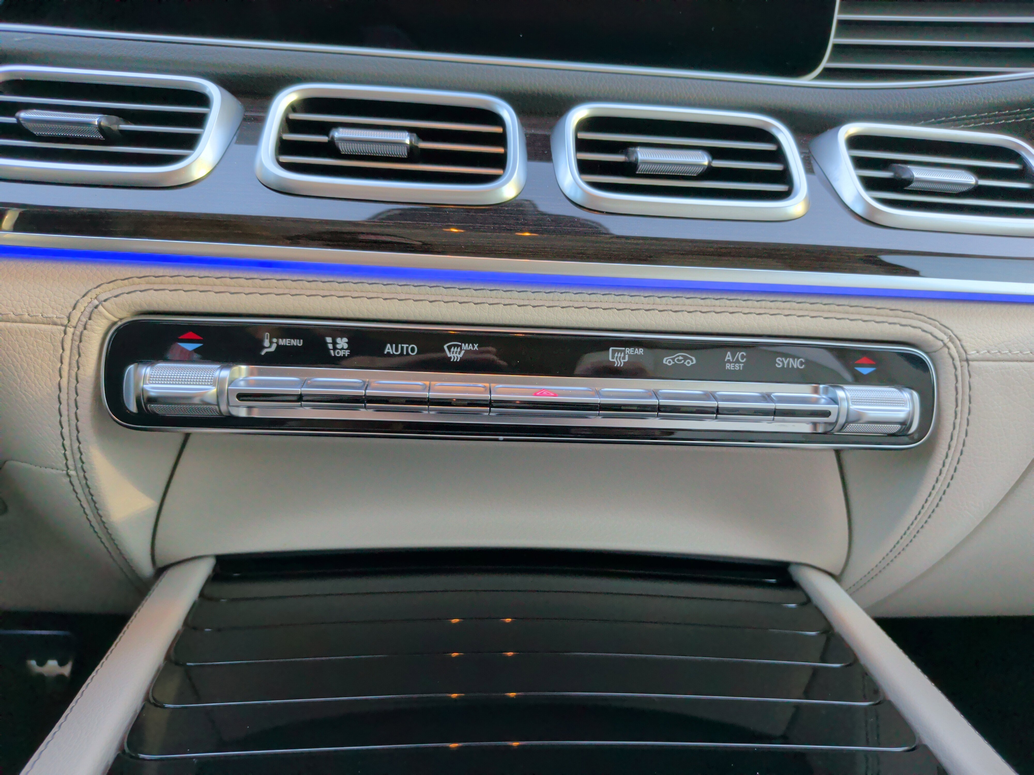 Used 2025 Mercedes-Benz GLS 450 4MATIC image 18