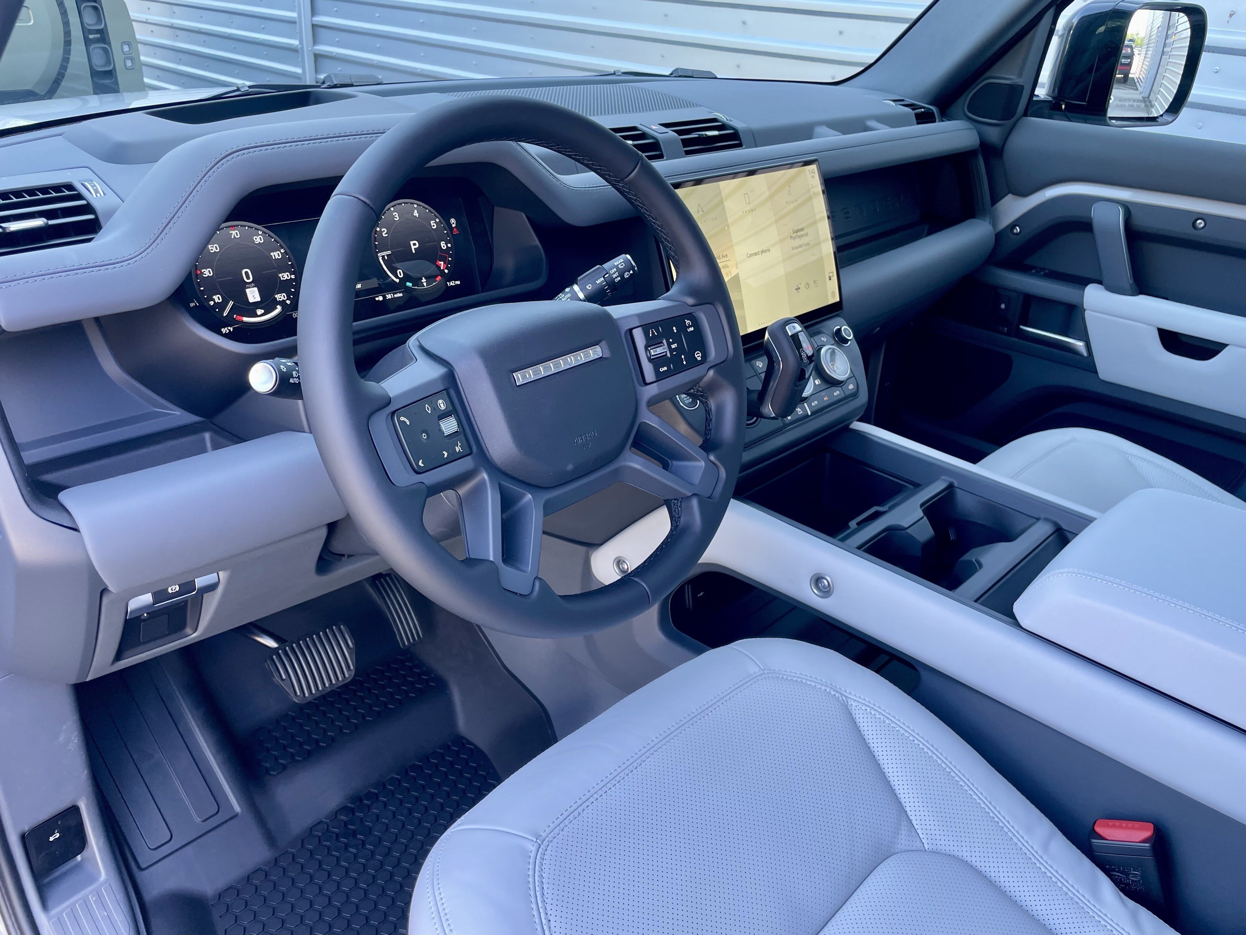 New 2026 Land Rover Defender 130 X-Dynamic SE AWD/4WD image 13