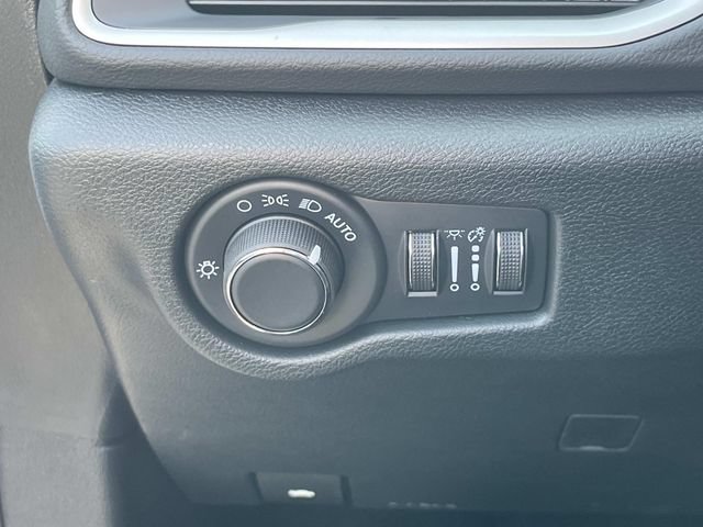 New 2026 Chrysler Voyager LX FWD image 21