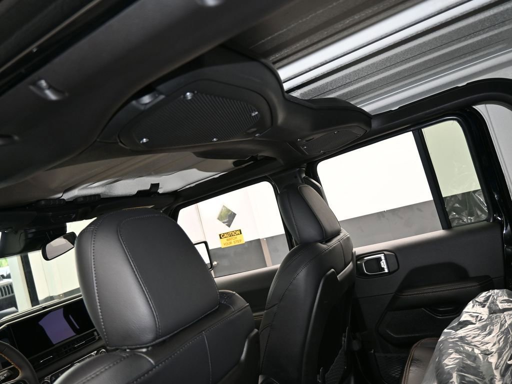 Used 2024 Jeep Gladiator Sport w/ Premium Package image 37