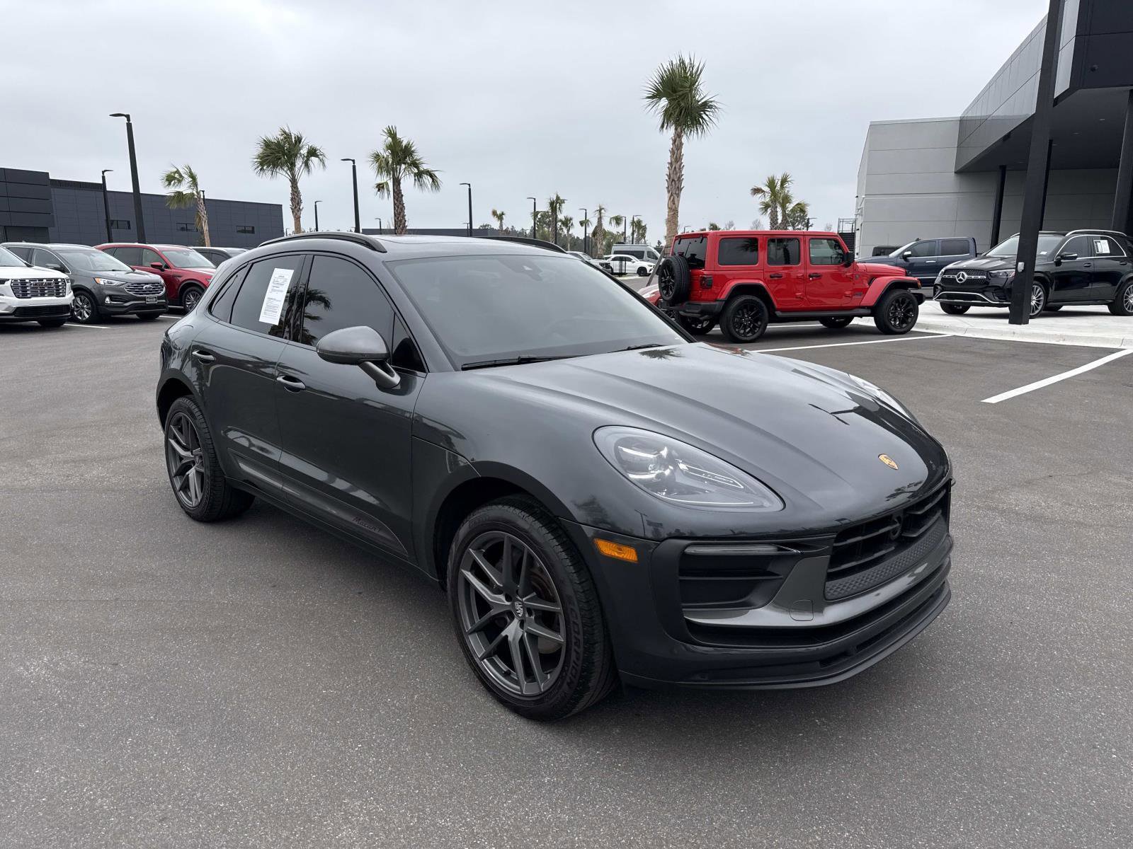 Used 2024 Porsche Macan image 1