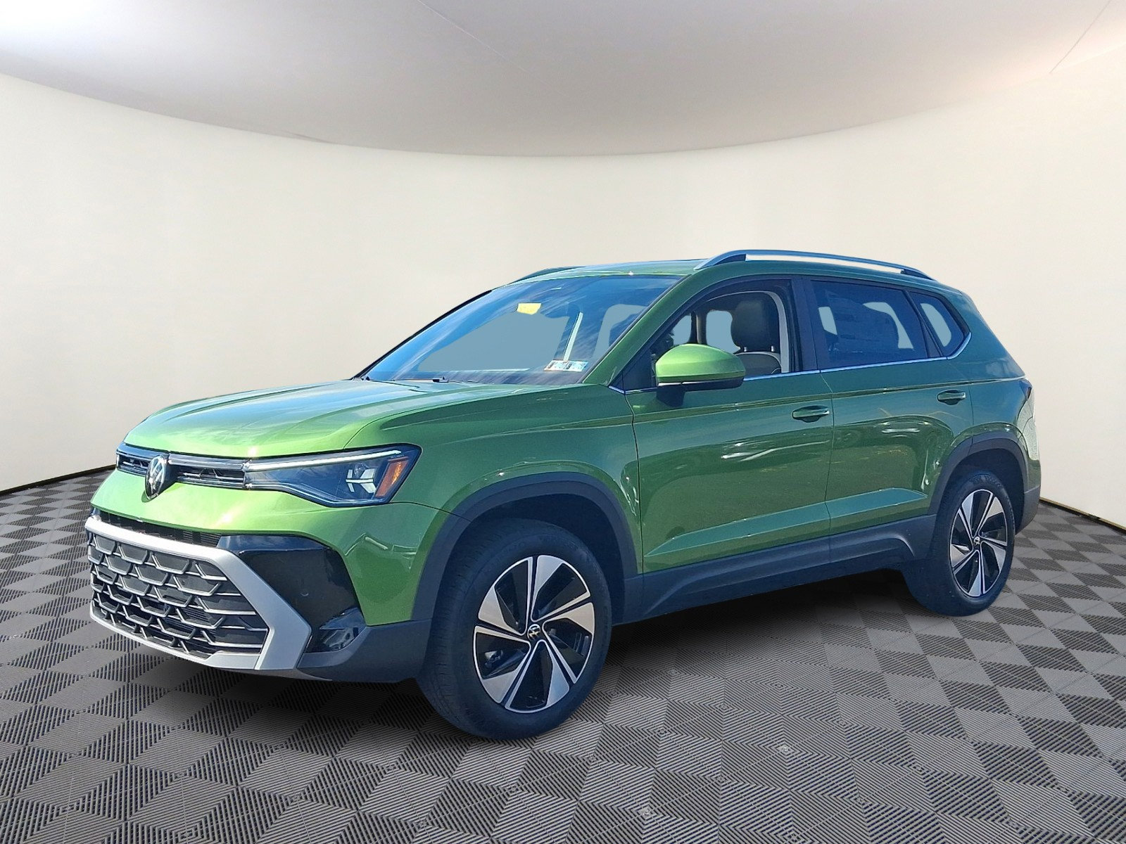 New 2027 Volkswagen Taos SE AWD/4WD image 2