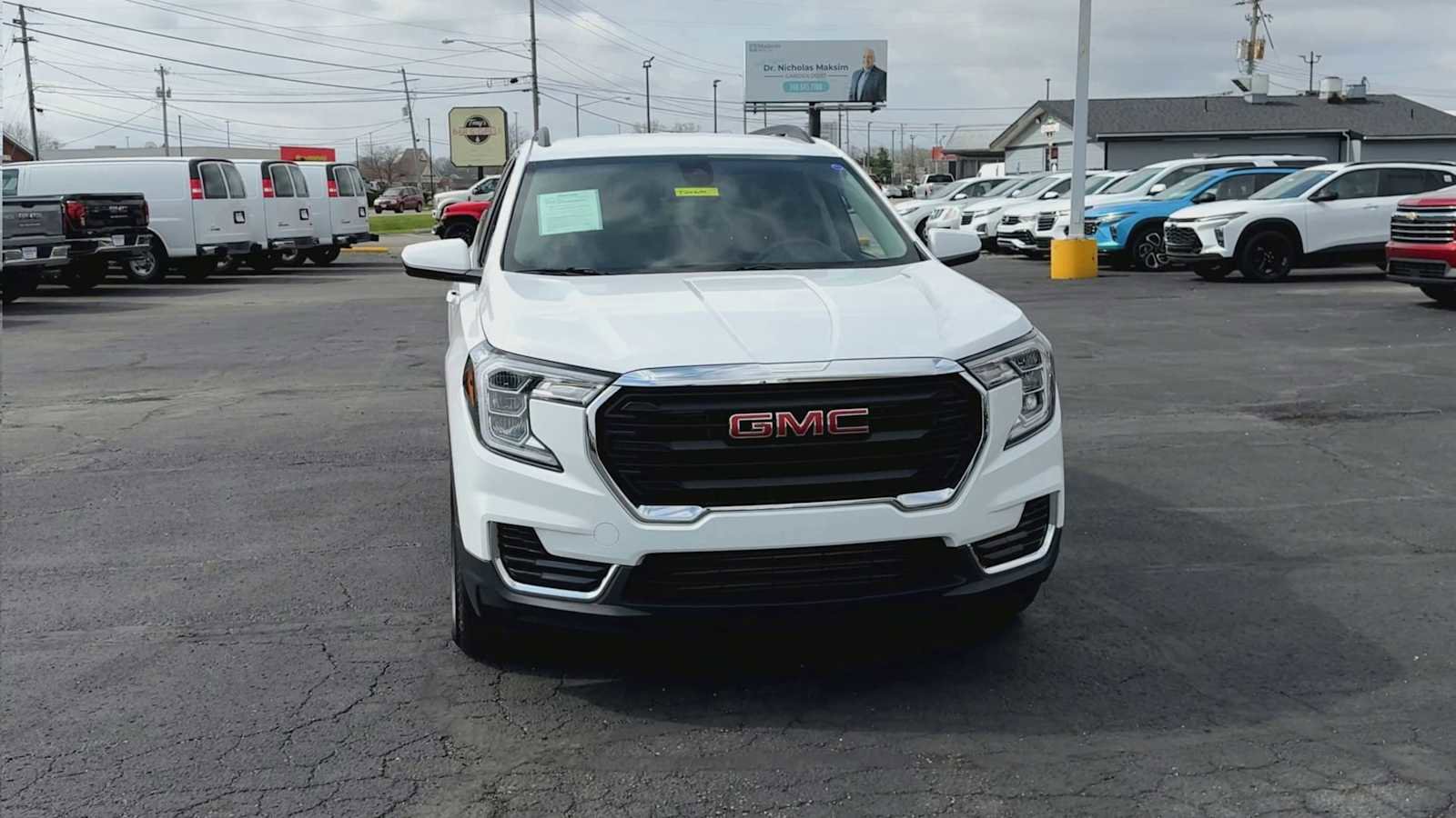 Certified 2024 GMC Terrain SLE w/ Driver Convenience Package FWD image 3