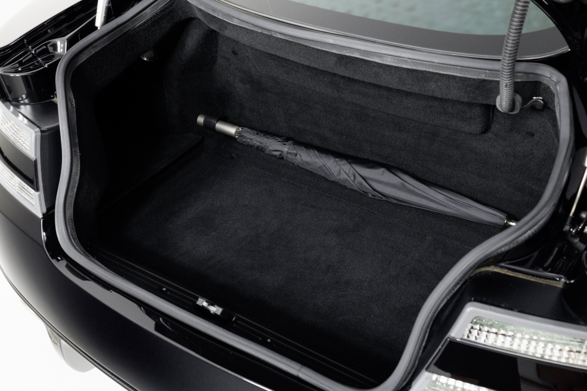 Used 2009 Aston Martin DBS Coupe RWD image 47