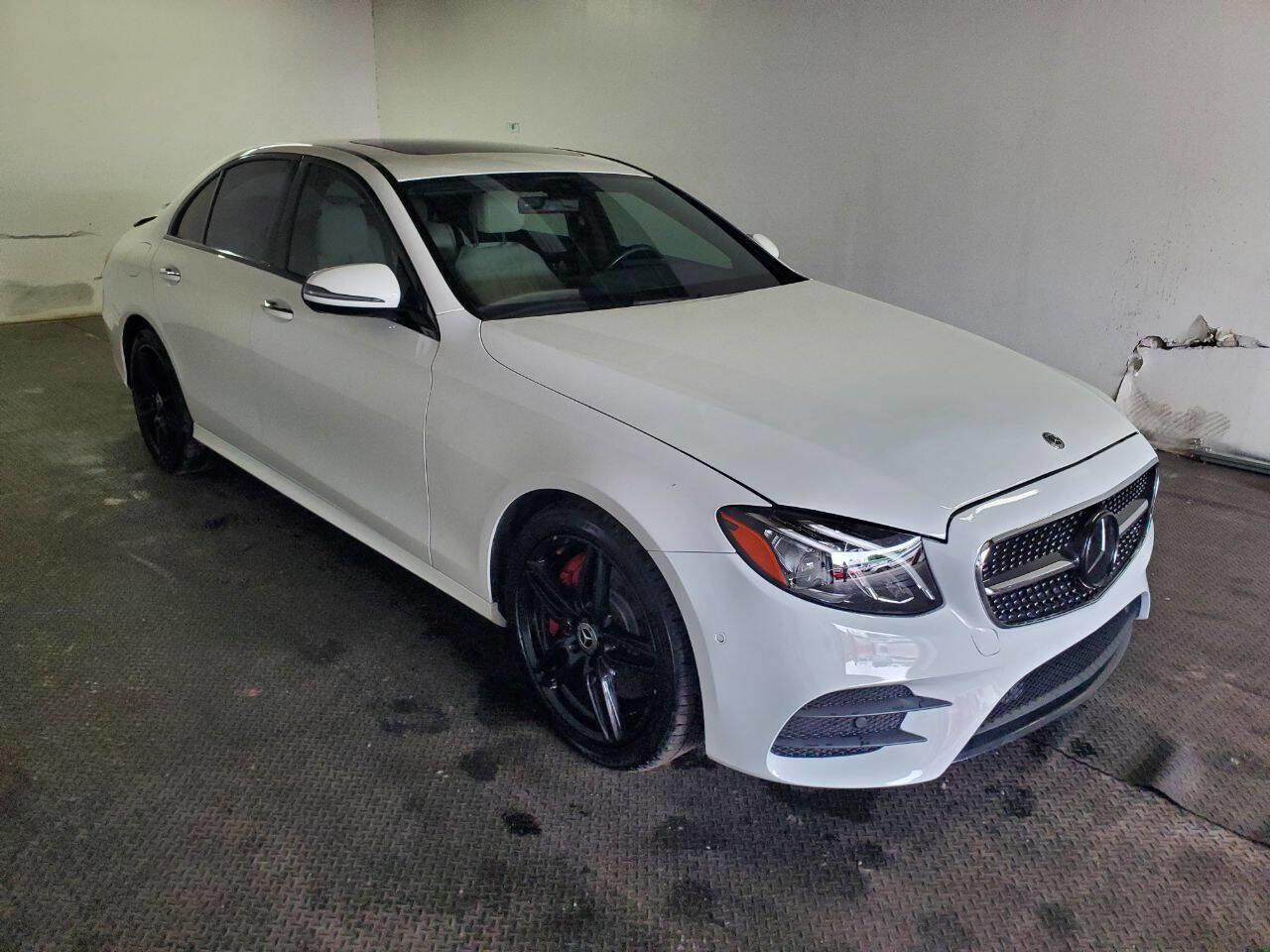 Used 2017 Mercedes-Benz E 300 4MATIC image 3