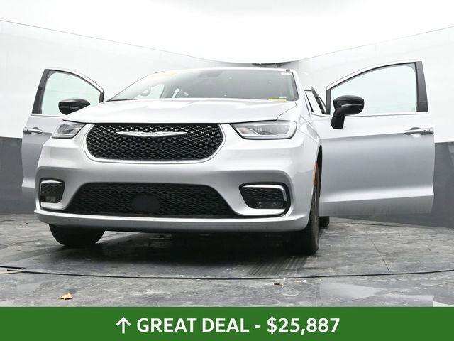 Used 2024 Chrysler Pacifica Touring-L image 71