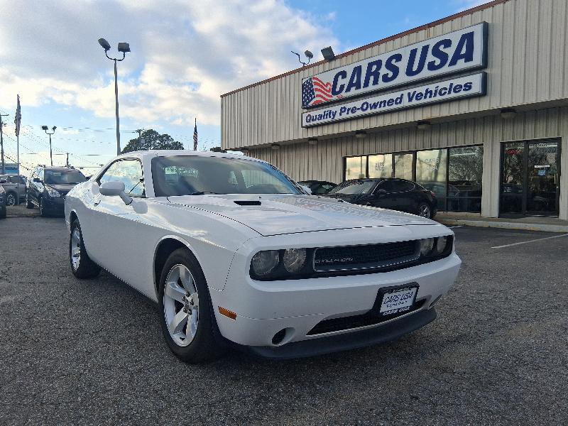 Used 2014 Dodge Challenger SXT RWD image 10