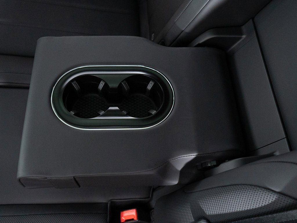 Used 2025 Bentley Bentayga image 26