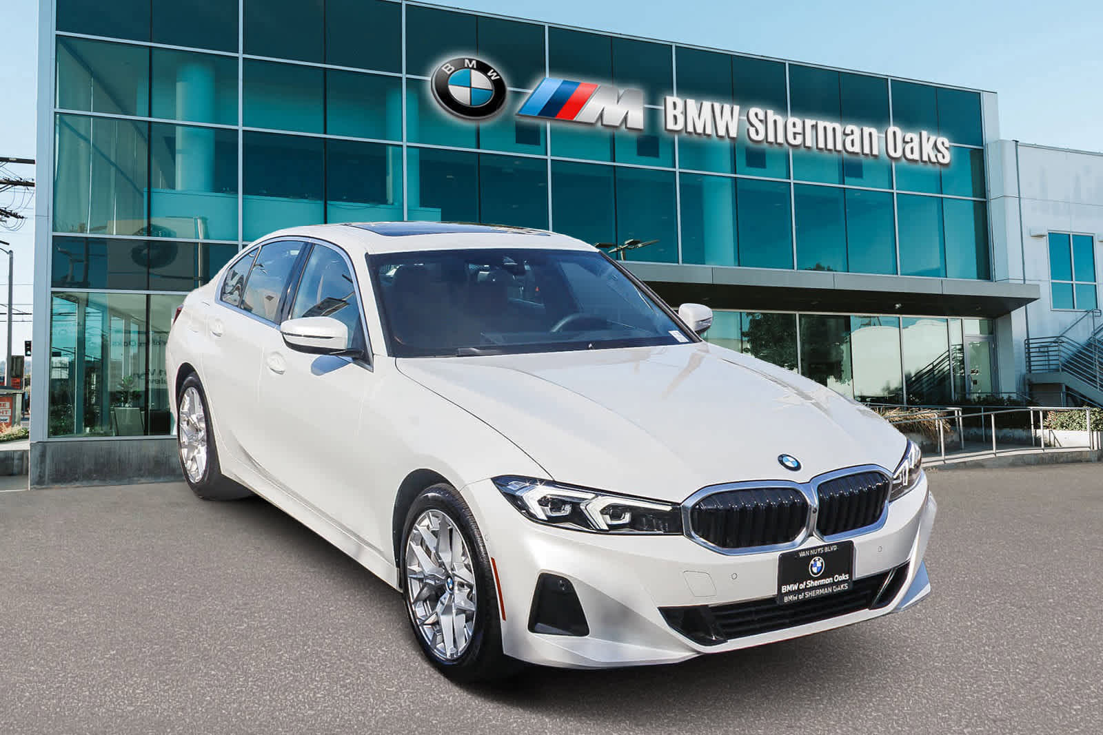 Used 2025 BMW 330i Sedan image 3