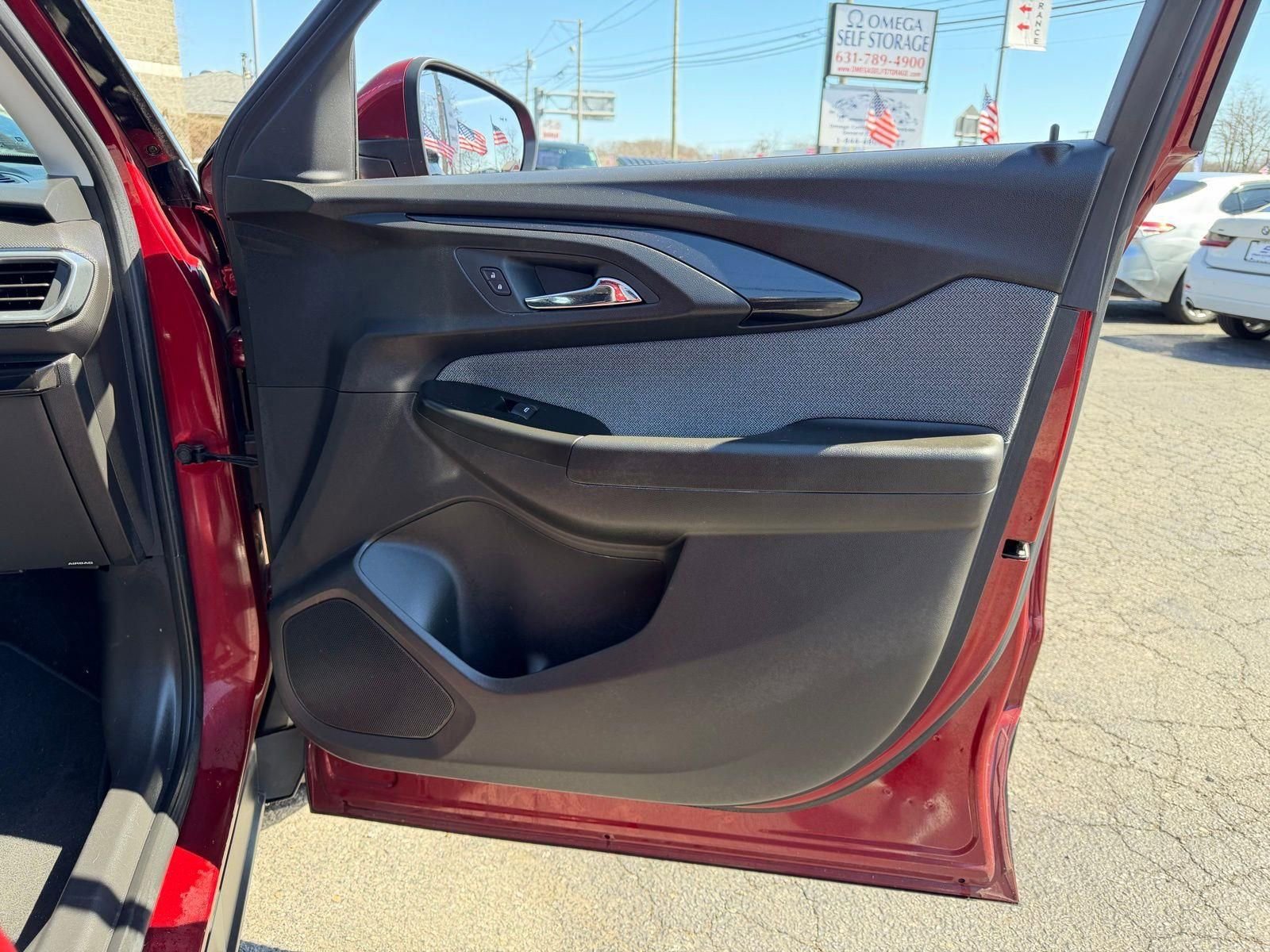 Used 2022 Chevrolet TrailBlazer LT w/ Convenience Package image 9