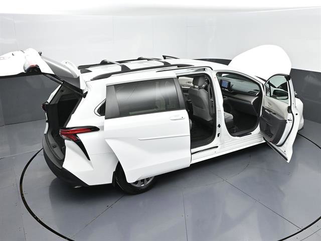 Certified 2022 Toyota Sienna LE FWD image 54