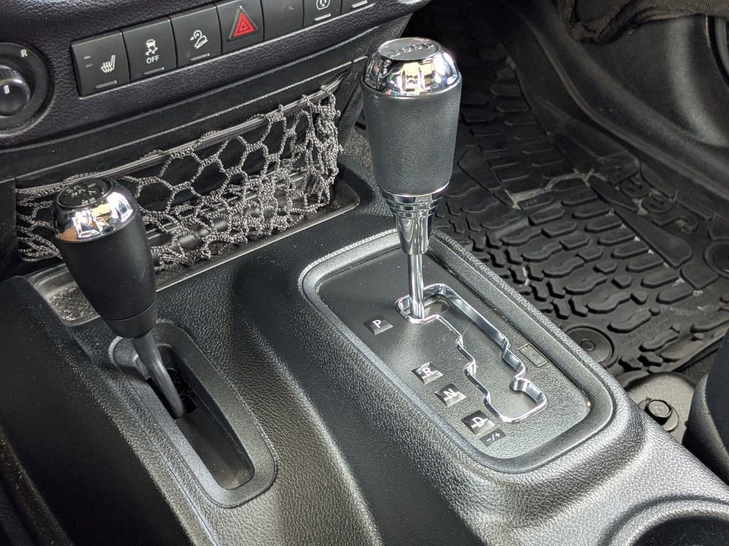 Used 2017 Jeep Wrangler Unlimited Sahara image 24