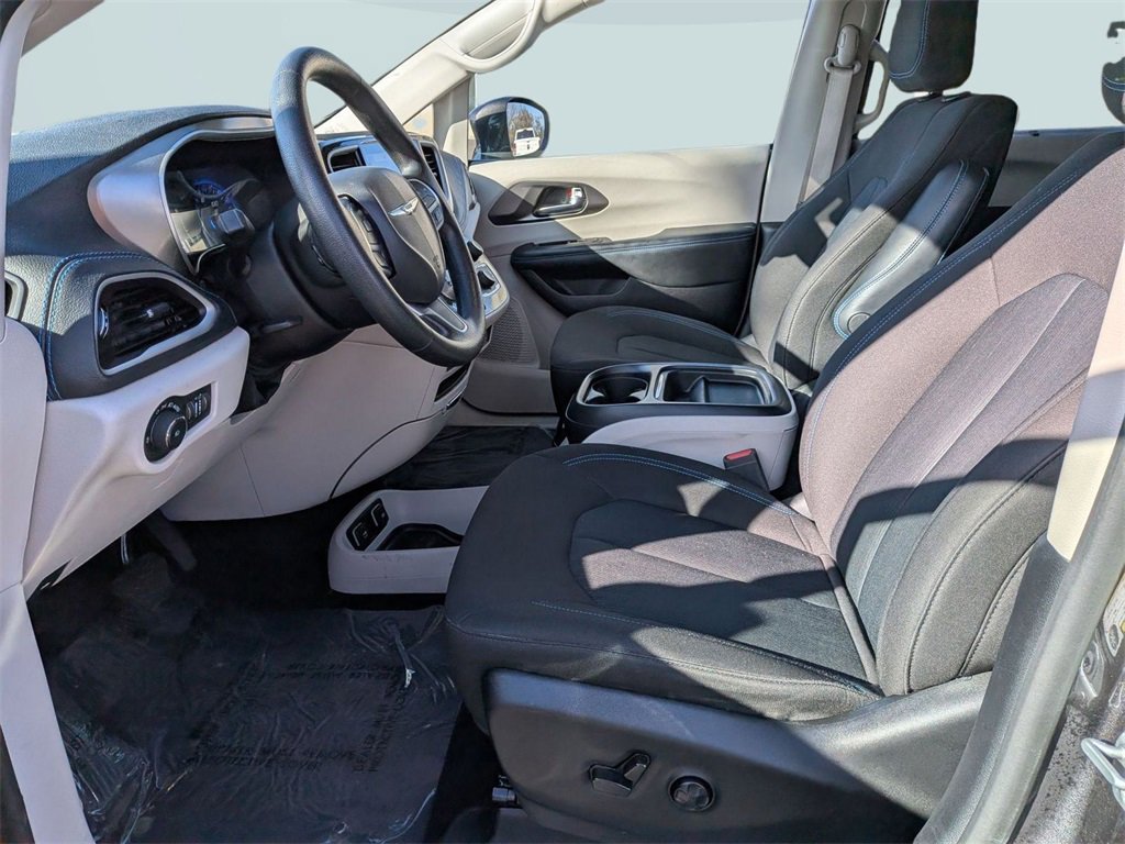 Used 2021 Chrysler Pacifica Touring image 25
