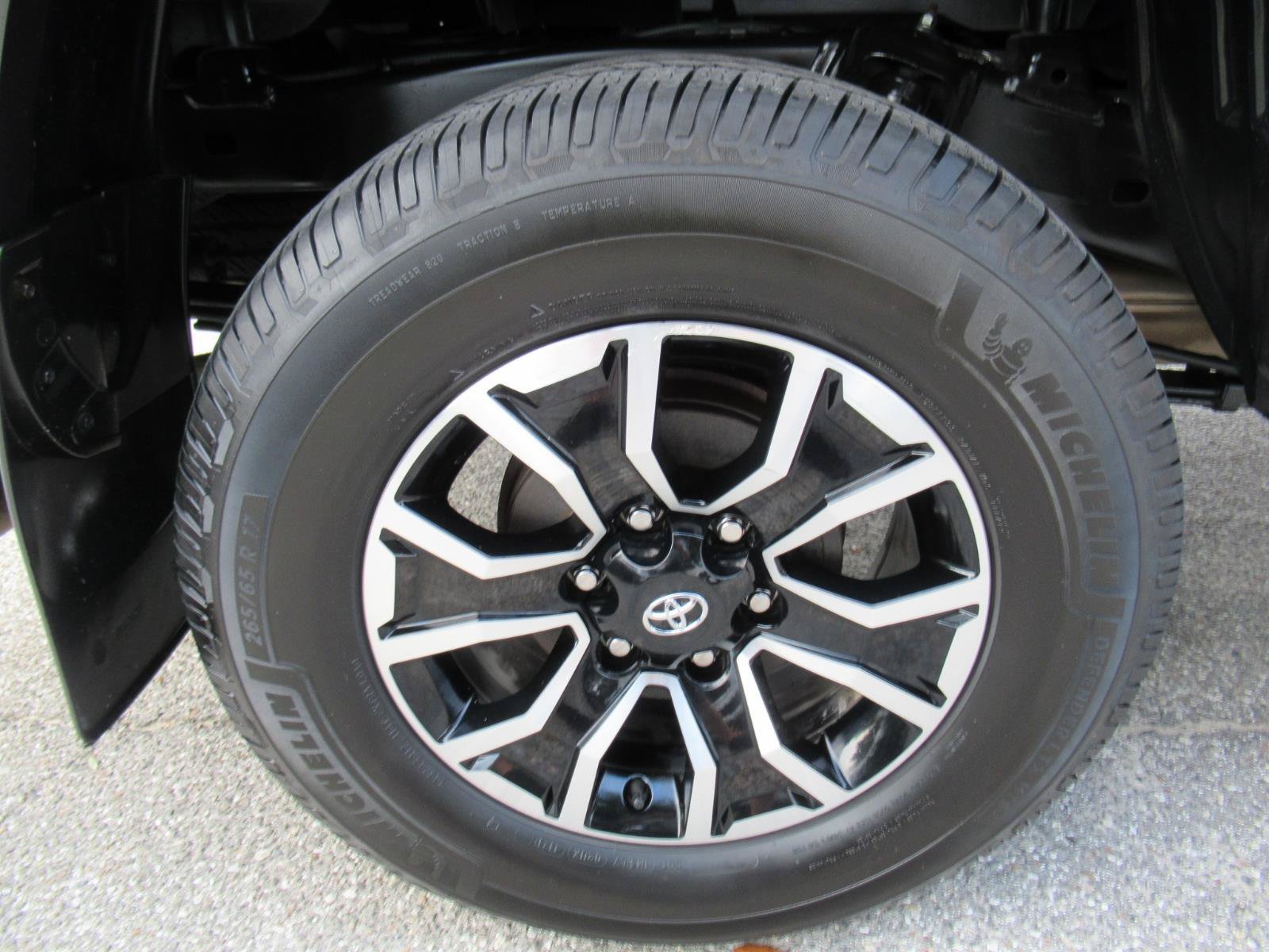 Used 2022 Toyota Tacoma TRD Sport w/ Technology Package RWD image 7