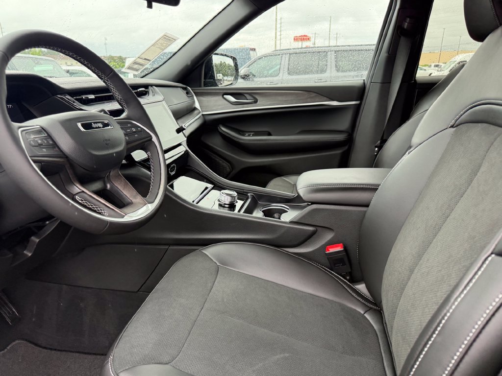 New 2026 Jeep Grand Cherokee Altitude RWD image 4