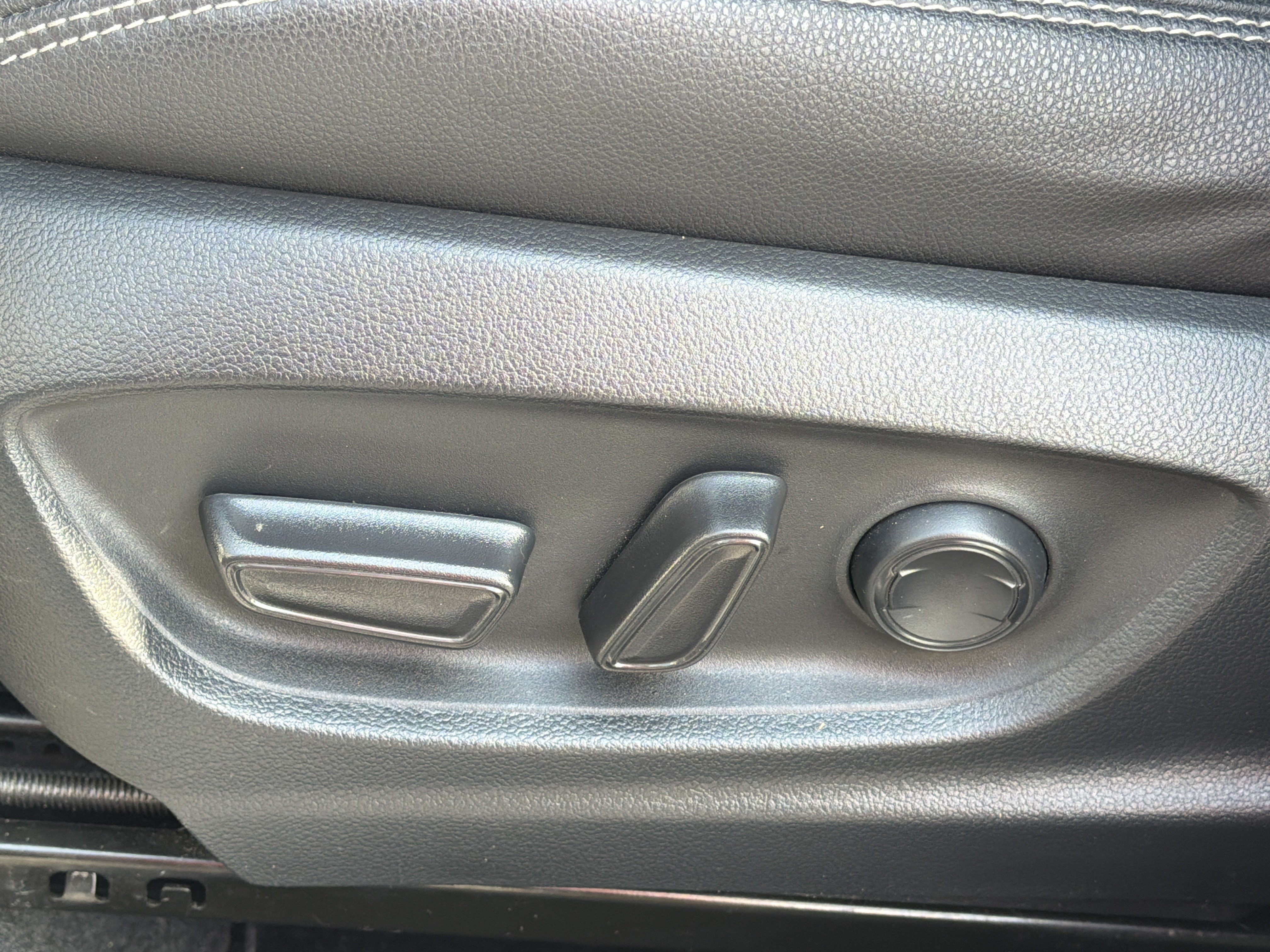 Used 2023 Toyota Corolla Cross XLE FWD image 17