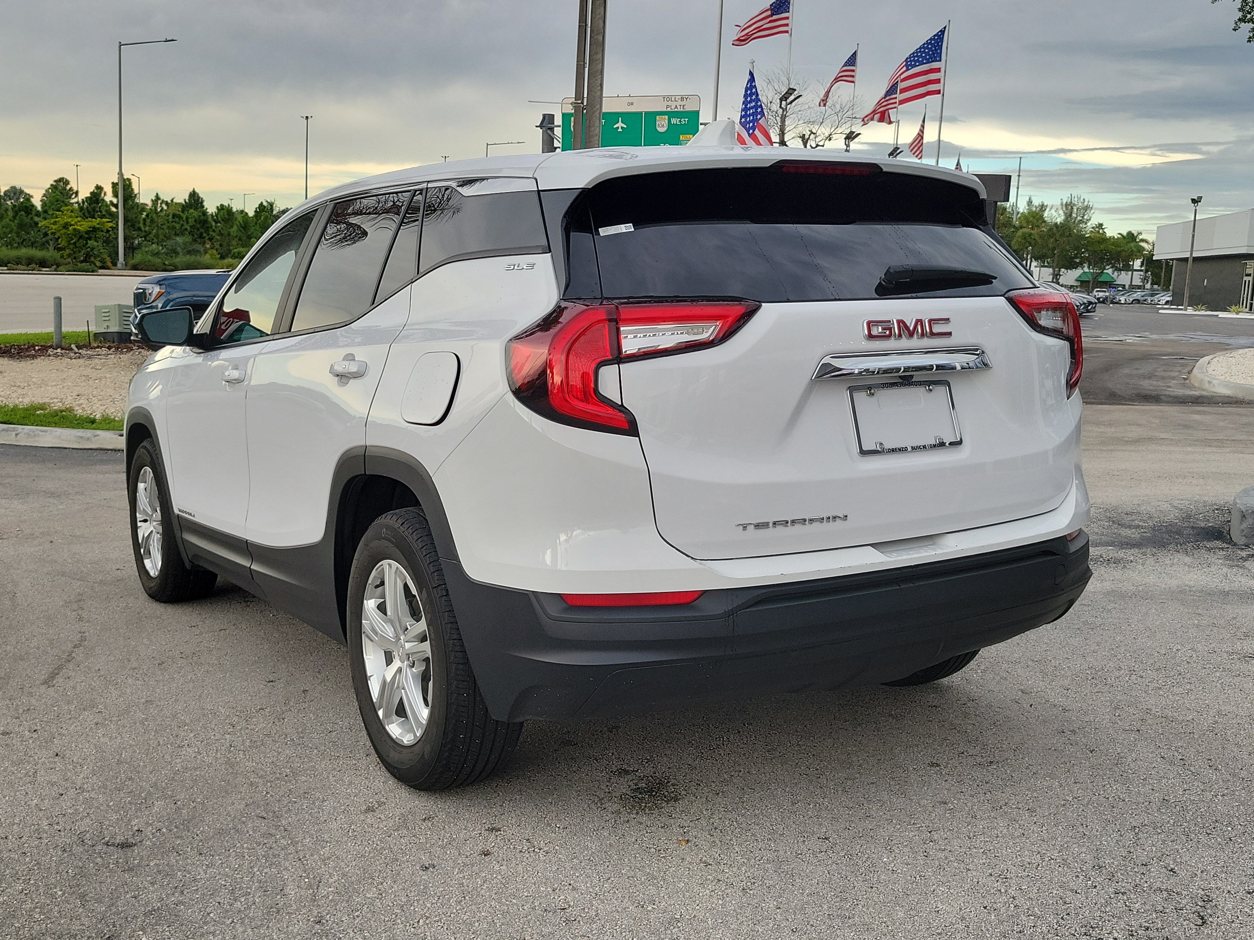 Used 2024 GMC Terrain SLE FWD image 7