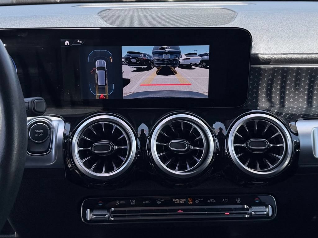 Used 2024 Mercedes-Benz EQB 300 4MATIC image 25
