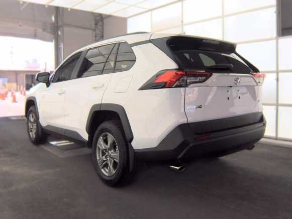 Used 2024 Toyota RAV4 SE w/ Convenience Package AWD/4WD image 8