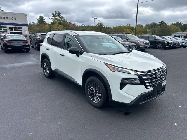 Used 2024 Nissan Rogue S AWD/4WD image 12