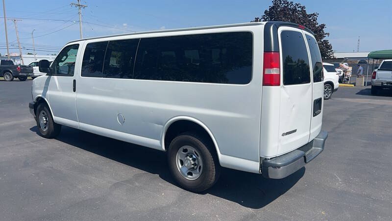 Used 2018 Chevrolet Express 3500 LT w/ LT Preferred Equipment Group RWD image 6