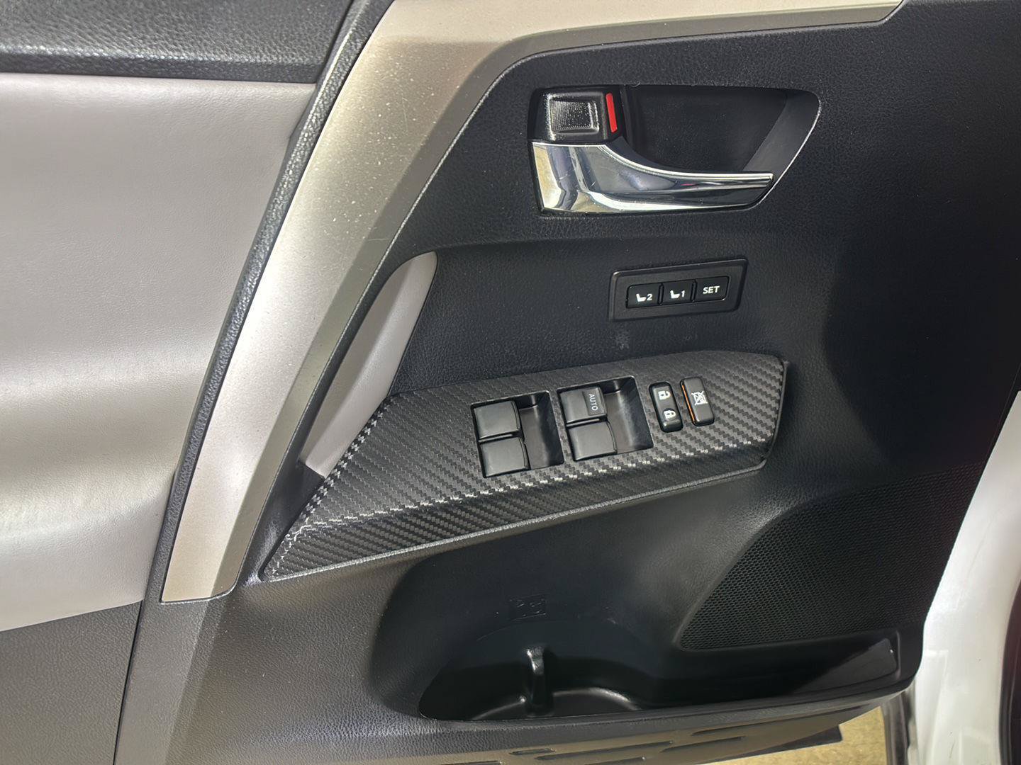 Used 2015 Toyota RAV4 Limited AWD/4WD image 28