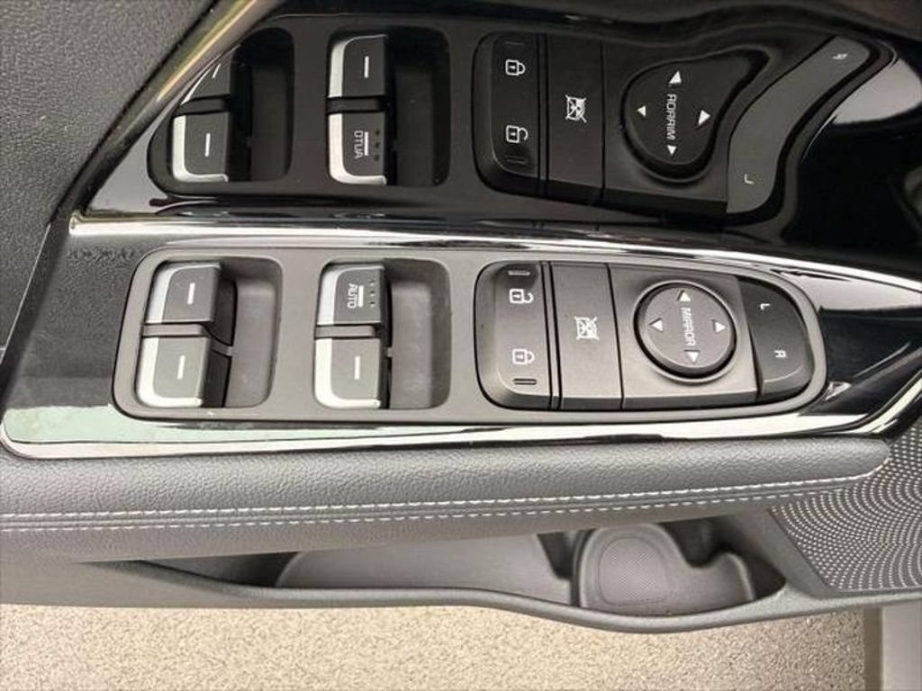 Used 2022 Kia Niro LXS FWD image 13
