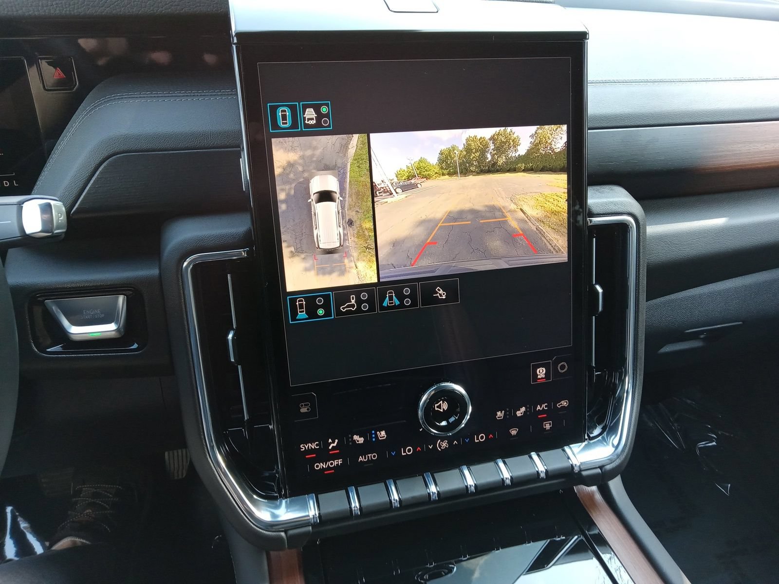 Used 2026 GMC Yukon Denali w/ Advanced Technology Package AWD/4WD image 17