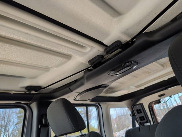 Used 2018 Jeep Wrangler Unlimited Sport image 26