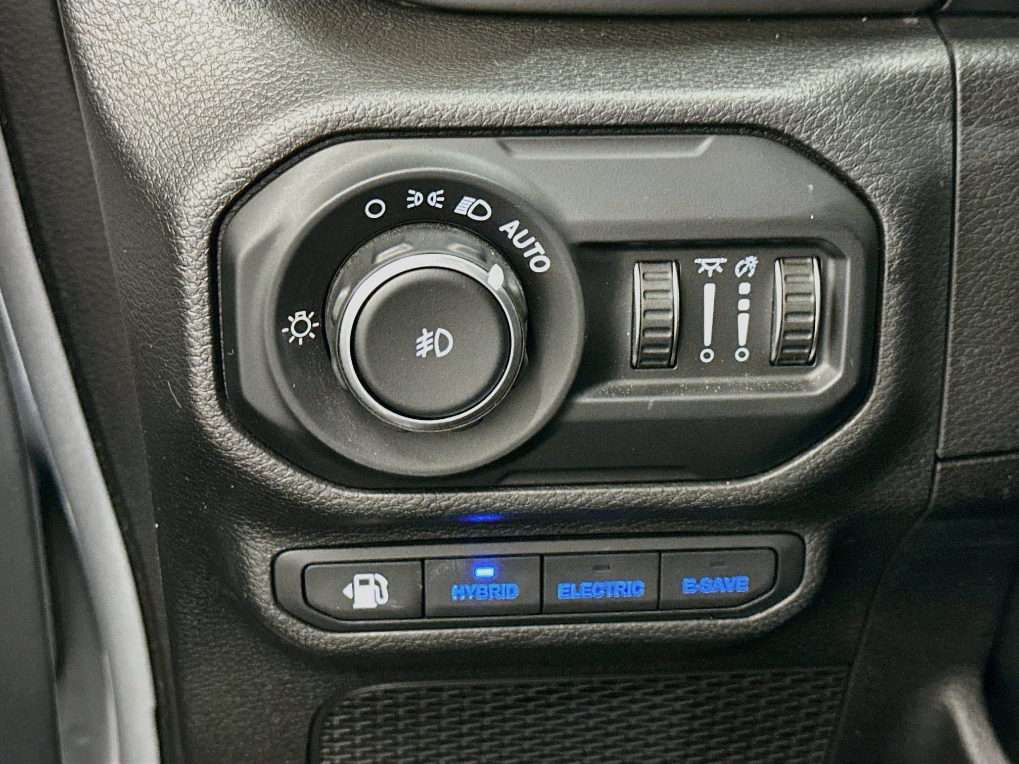 Used 2022 Jeep Wrangler Unlimited Rubicon 4xe AWD/4WD image 17