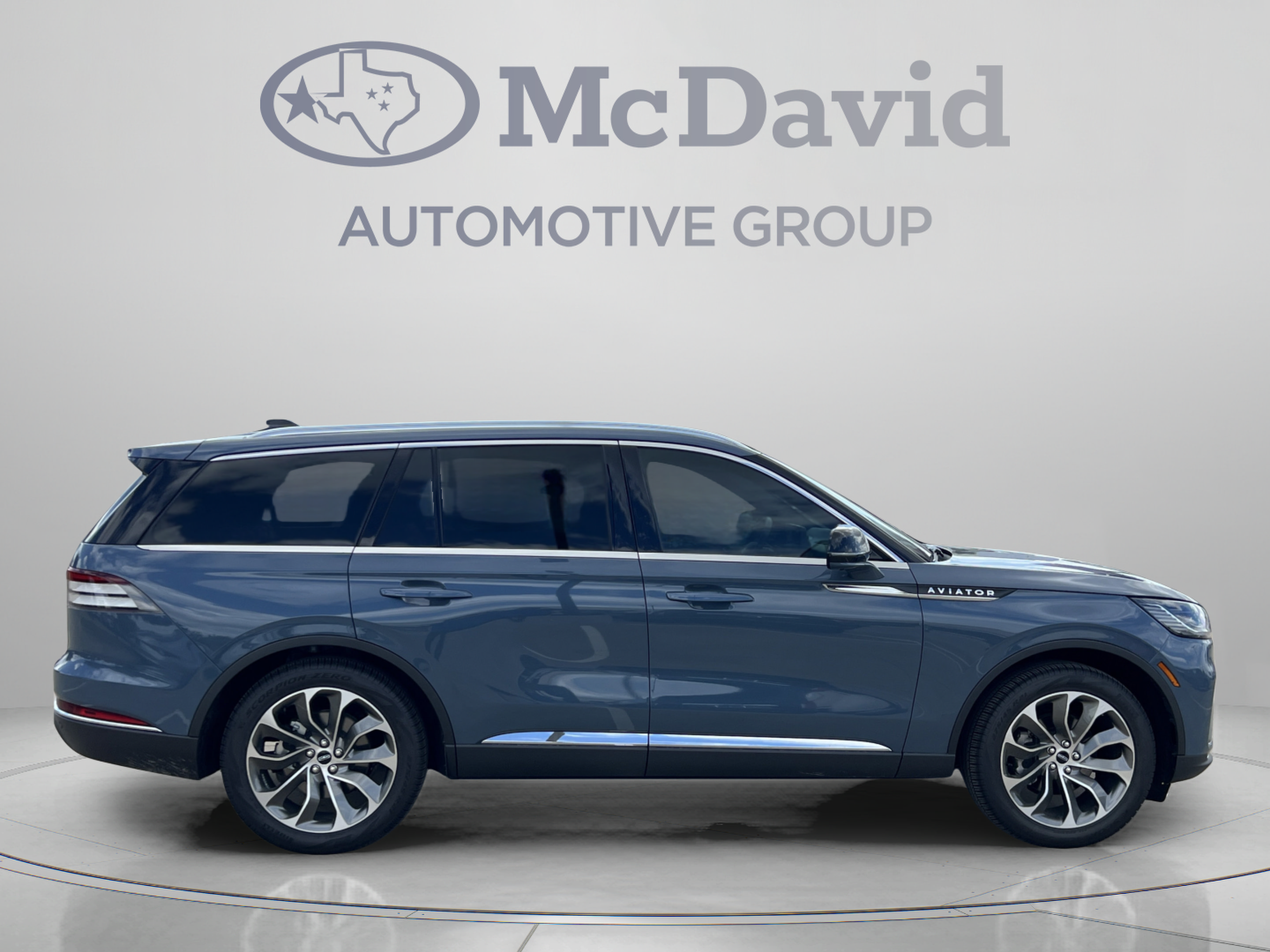 New 2026 Lincoln Aviator Reserve w/ Illumination Package RWD image 8