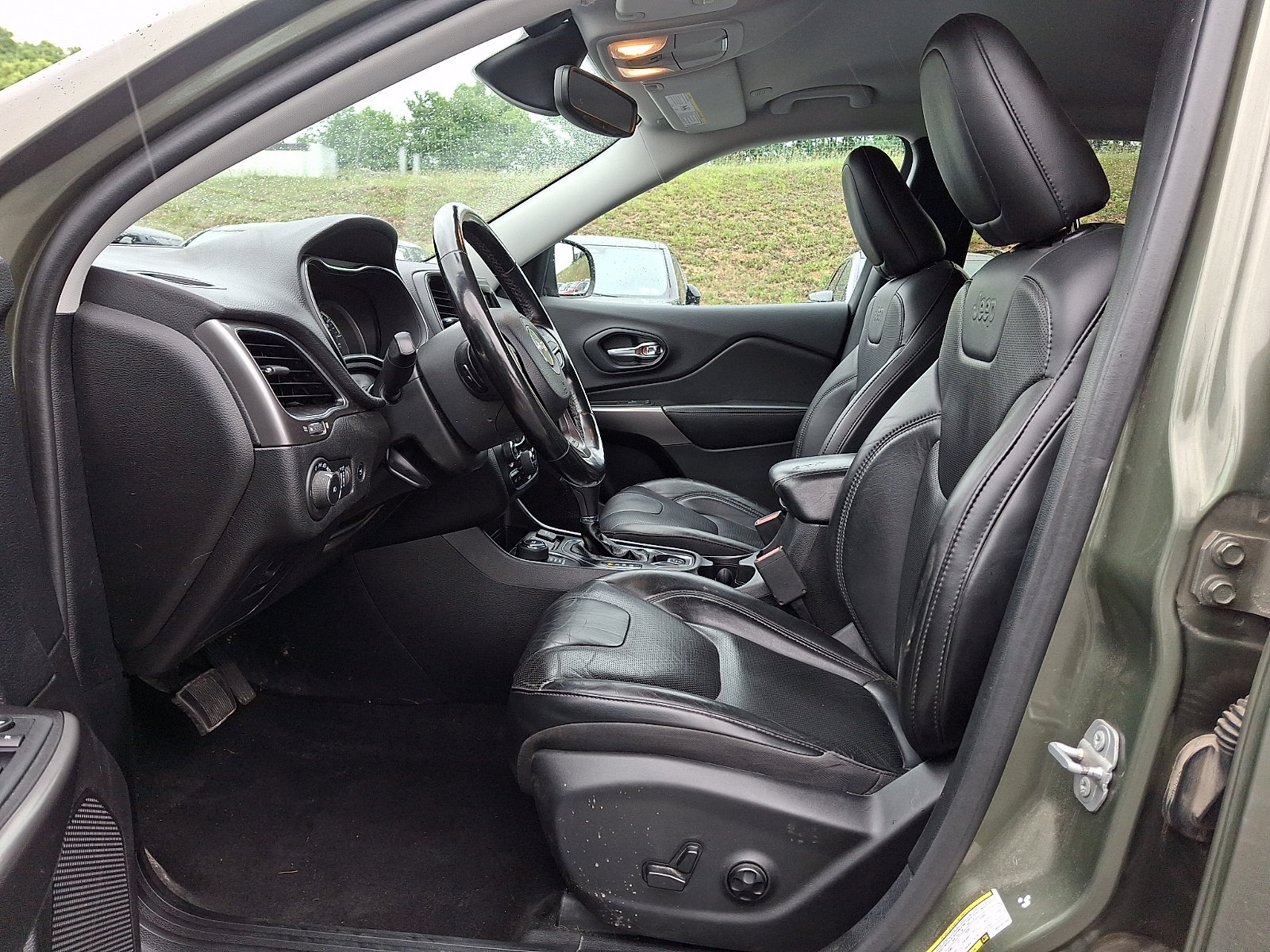 Used 2021 Jeep Cherokee Latitude Lux w/ Comfort/Convenience Group AWD/4WD image 13