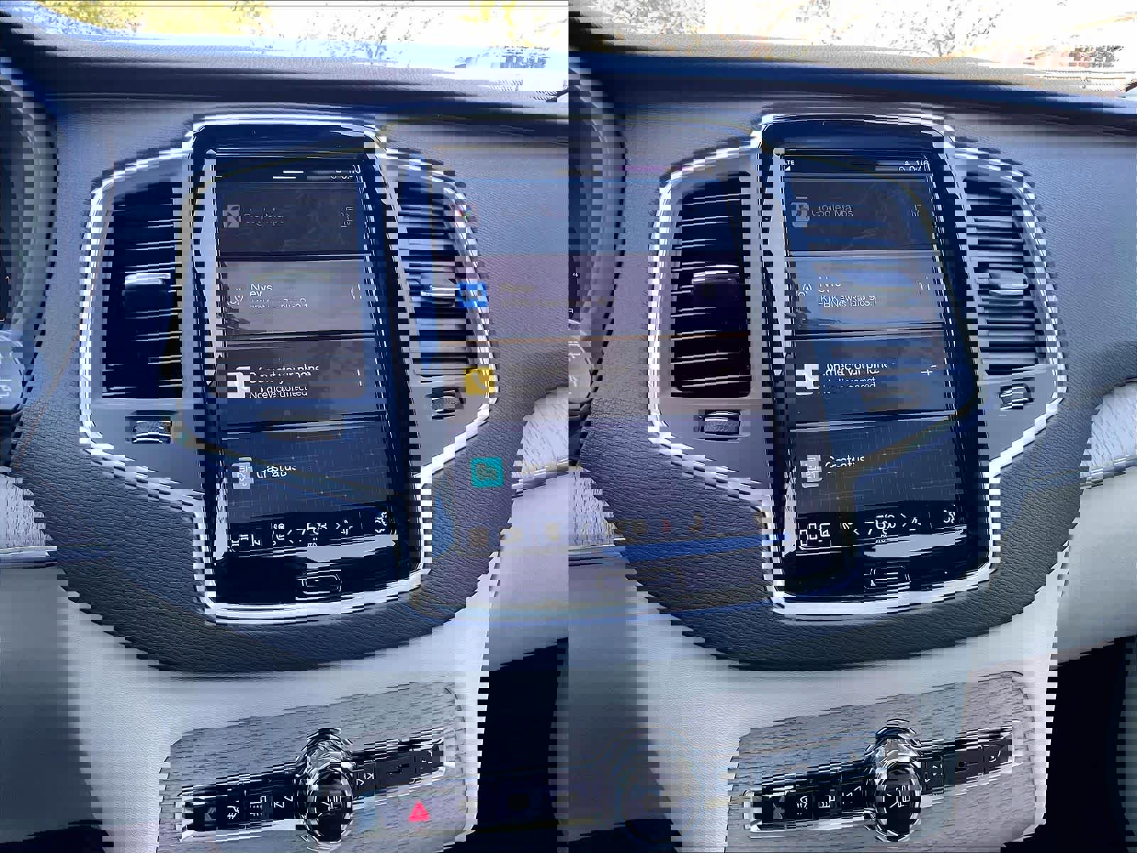 Used 2025 Volvo XC90 B6 Core w/ Climate Package image 36