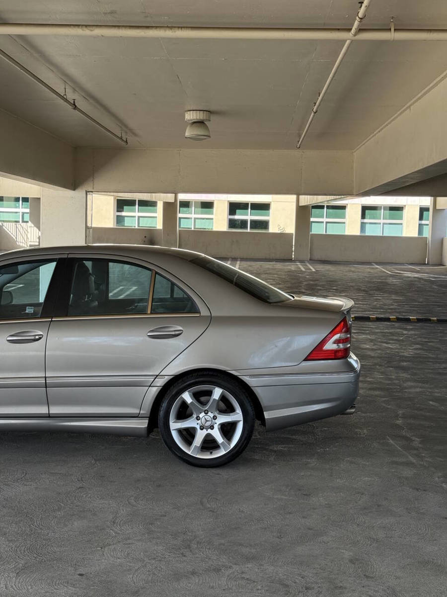Used 2007 Mercedes-Benz C 230 Sedan image 4