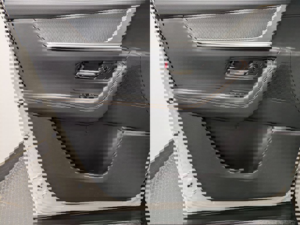 Certified 2024 MAZDA CX-90 Plug-In Hybrid w/ Premium Pkg image 8