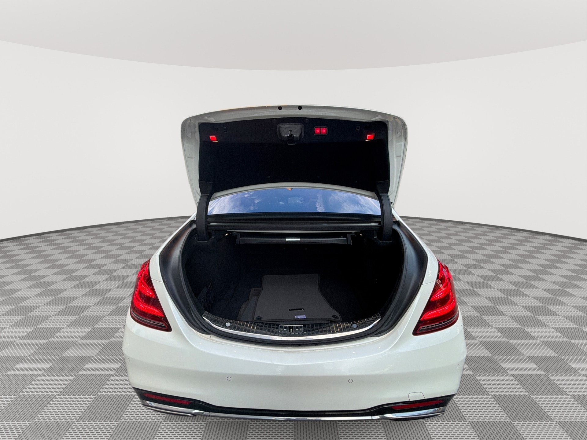 Used 2019 Mercedes-Benz S 560 Sedan w/ AMG Line Exterior image 21