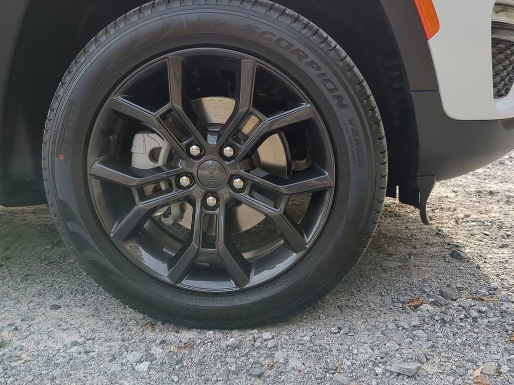 New 2025 Jeep Grand Cherokee Limited w/ Trailer Tow Package image 7