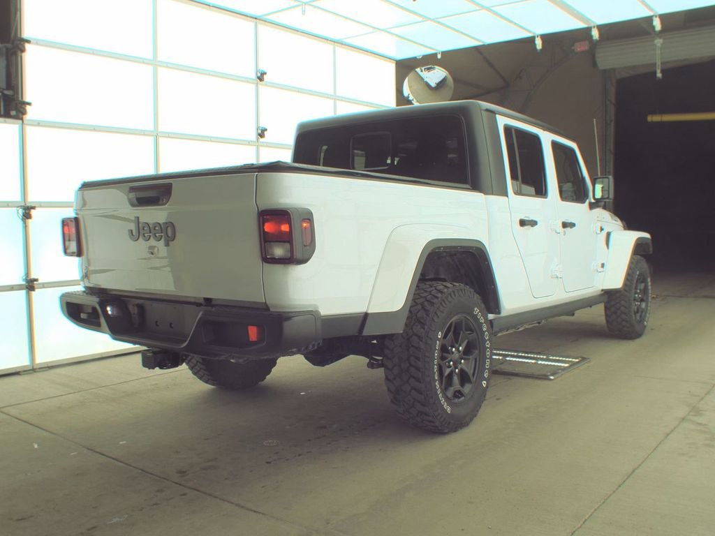 Used 2022 Jeep Gladiator Mojave AWD/4WD image 2