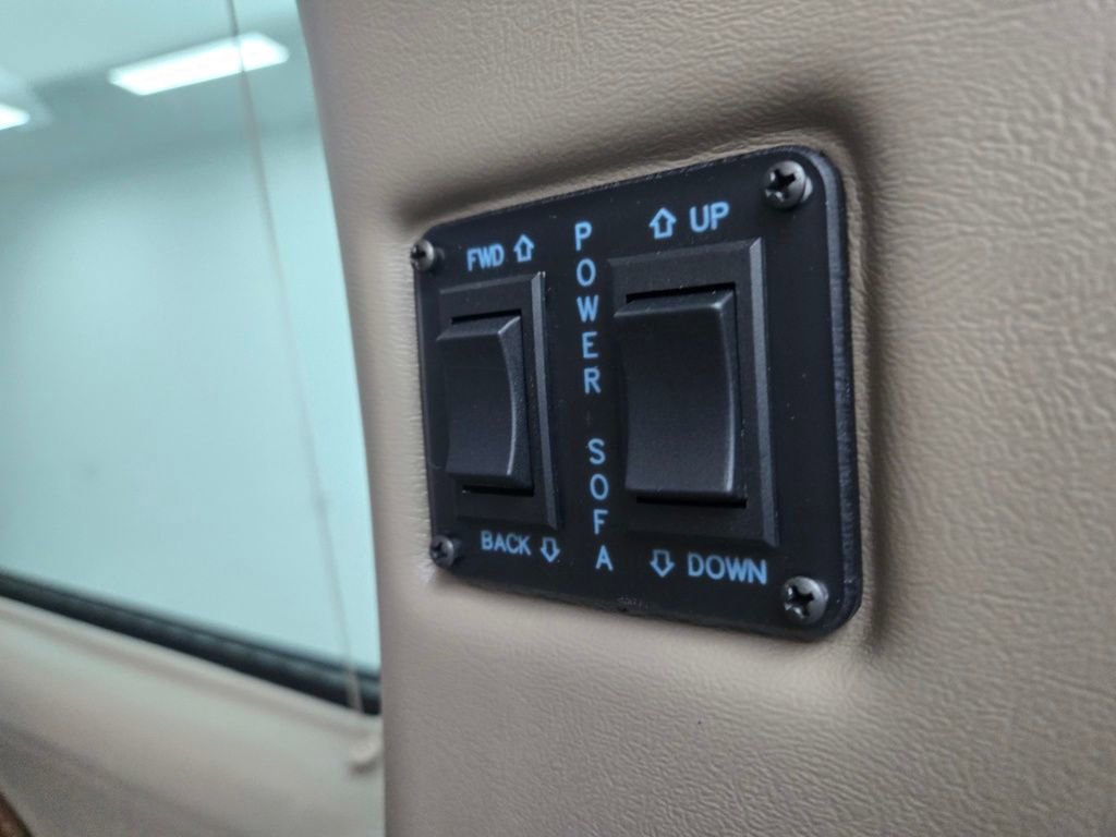 Used 2020 GMC Savana 2500 Extended w/ Enhanced Convenience Package image 8