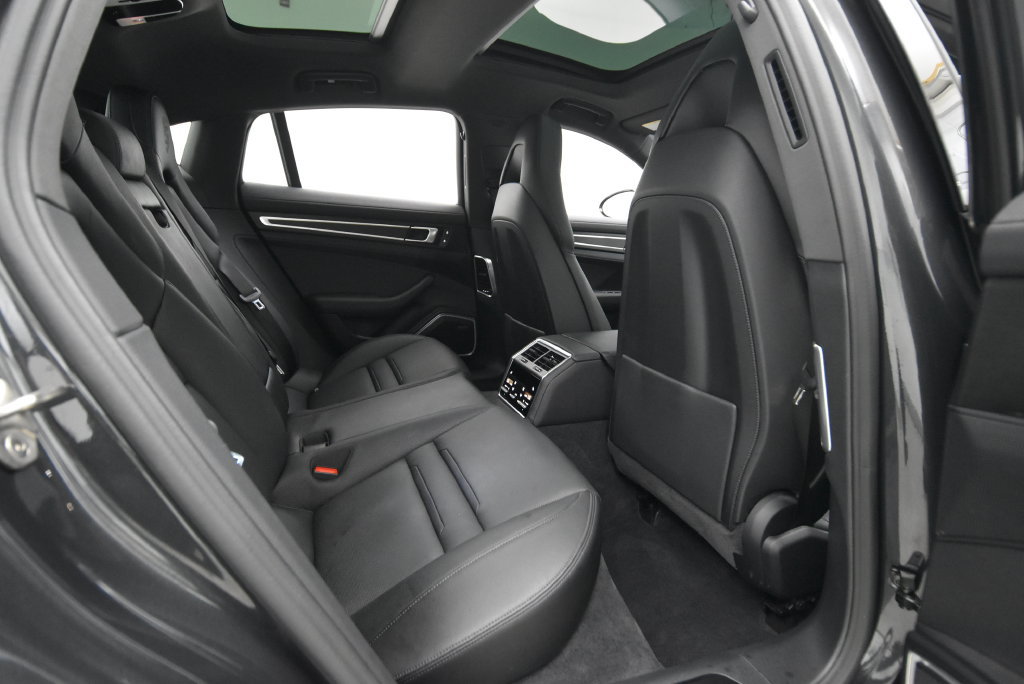 Used 2023 Porsche Panamera 4 Platinum Edition AWD/4WD image 33