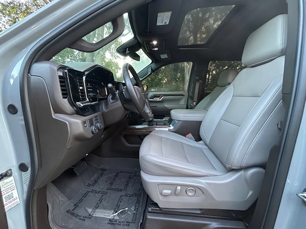 Used 2024 Chevrolet Silverado 1500 RST w/ Convenience Package II RWD image 11